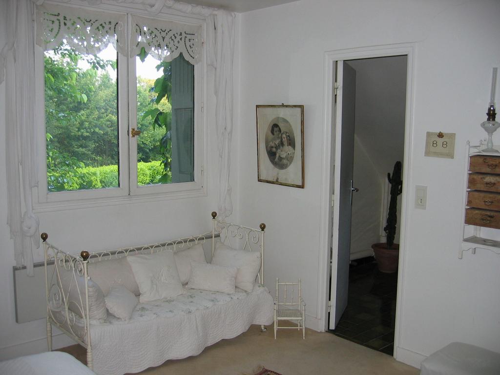 Logis De La Paqueraie Bed and Breakfast Saint-Branchs Exteriör bild