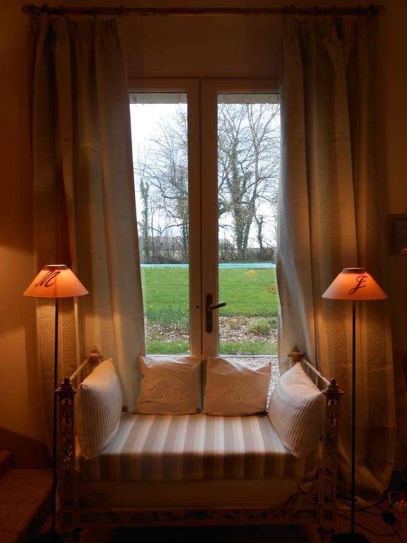 Logis De La Paqueraie Bed and Breakfast Saint-Branchs Exteriör bild