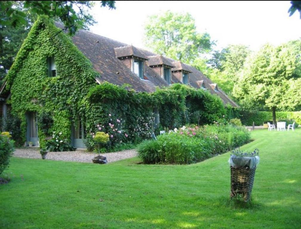 Logis De La Paqueraie Bed and Breakfast Saint-Branchs Exteriör bild