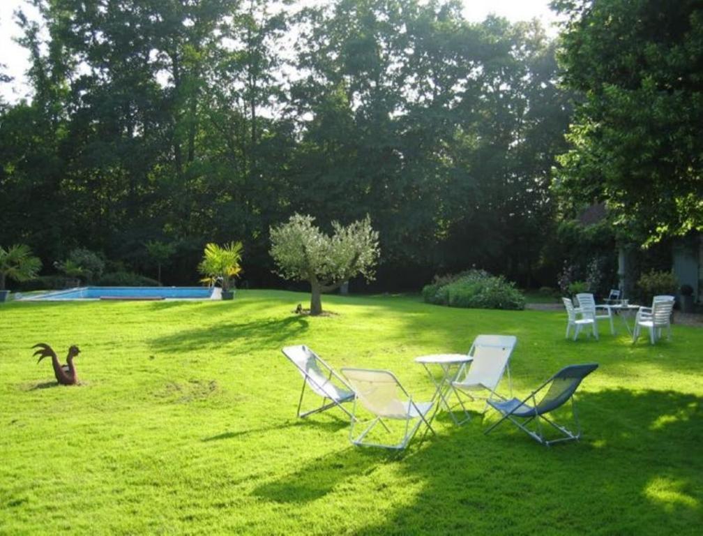 Logis De La Paqueraie Bed and Breakfast Saint-Branchs Exteriör bild